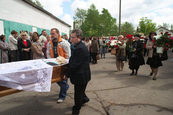 Давіда Сімановіча праводзілі ў апошні шлях на ўскрайку Віцебска. Фота Сержука Серабро