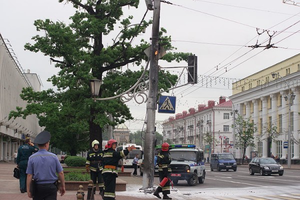 В центре Витебска сгорел светофор. Фото Сергея Серебро