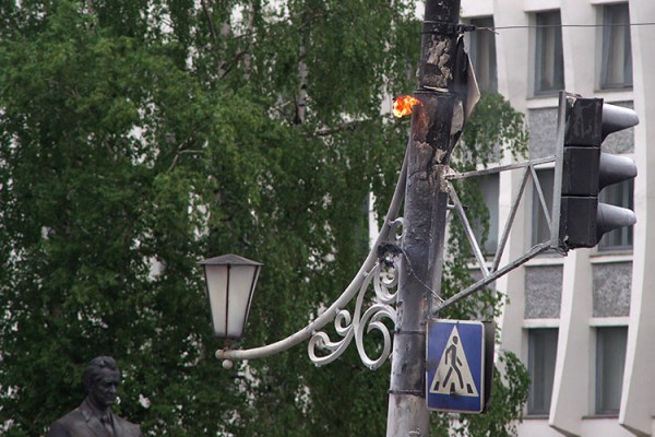 В центре Витебска сгорел светофор. Фото Сергея Серебро