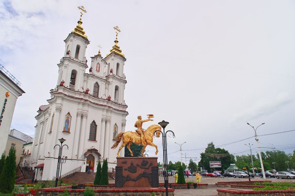 Візуалізацыя помніка князю альгерду аўтарства Сяргея Бандарэнкі на мясцовасці. Мантаж ННВ