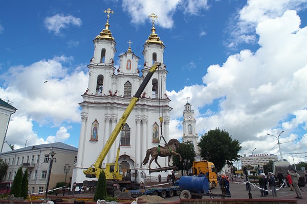 У Віцебску ўсталявалі помнік князю Альгерду. Фота Сержука Серабро