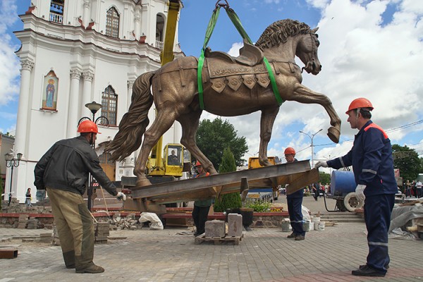 У Віцебску ўсталявалі помнік князю Альгерду. Фота Сержука Серабро