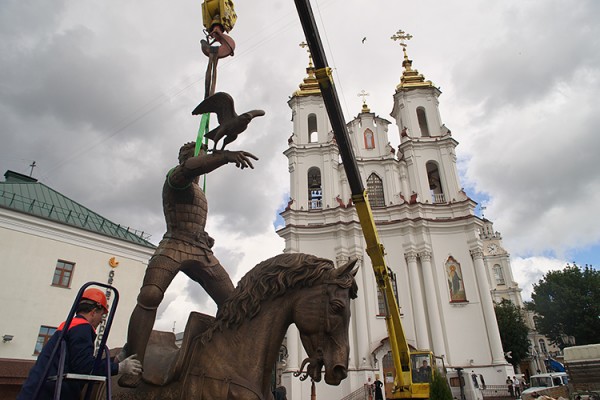 У Віцебску ўсталявалі помнік князю Альгерду. Фота Сержука Серабро