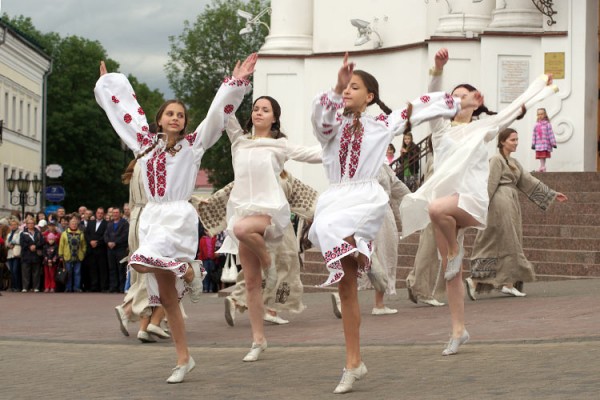 Харэаграфічная мініяцюра пад час адкрыцця помніка князю Альгерду ў Віцебску.Фота Сержука Серабро