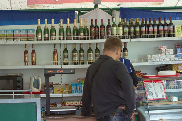 В зоне отдыха на Витьбе в Витебске запретили продажу водки. Фото Сергея Серебро