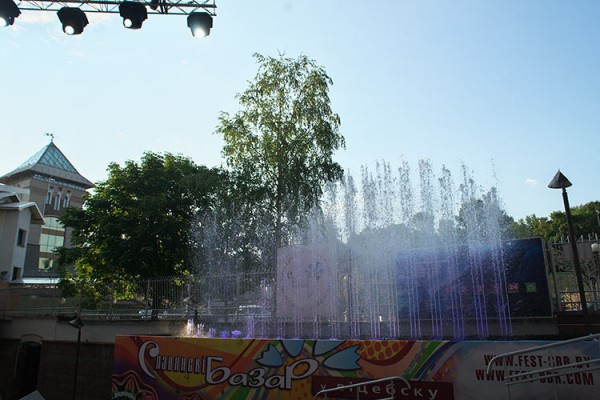 В Витебске протестировали фонтаны в Летнем амфитеатре. Фото Сергея Серебро