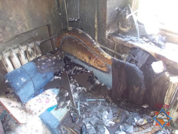 При пожаре общежития в Барани пострадали четыре человека, в том числе ребенок. Фото МЧС
