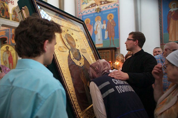 Икона с мощами Сергия Радонежского прибыла в Витебск. Фото Сергея Серебро