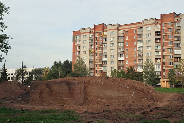 В Витебске раскопали старый бункер на проспекте Фрунзе. Фото Сергея Серебро