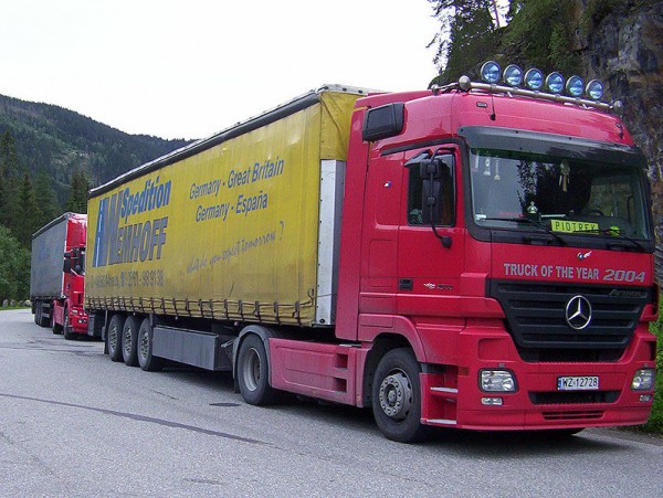 «Mercedes-Benz Actros». Фото Piotr Małecki