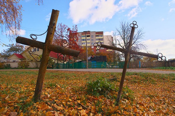 У Віцебску прыбіралі закінутыя могілкі. Фота Сержука Серабро