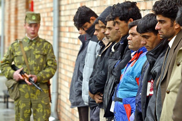 Задержаная пограничниками группа нелегальных мигрантов. Иллюстративное фото bymedia.net