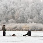 Два рыбака провалились под лед в Докшицком районе, спасся только один