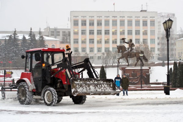 В канун нового года на Витебск обрушилась метель. Фото Сергея Серебро