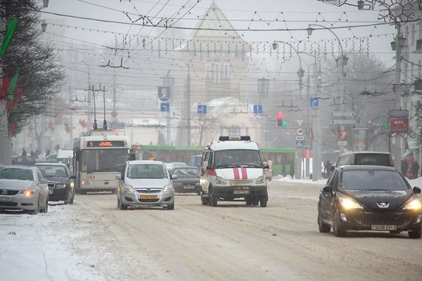 В канун нового года на Витебск обрушилась метель. Фото Сергея Серебро