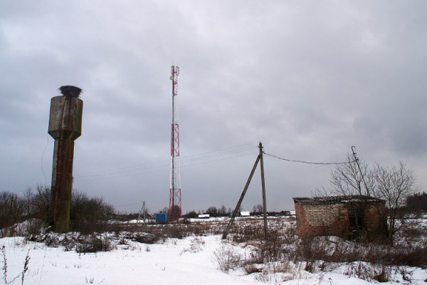 Водонапорная башня и насосная станция в деревне Шилки Витебского района. Фото Сергея Серебро