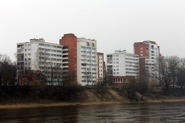 На крыше 9-этажки в центре Витебска появилось граффити. Фото Юрия Шепелева