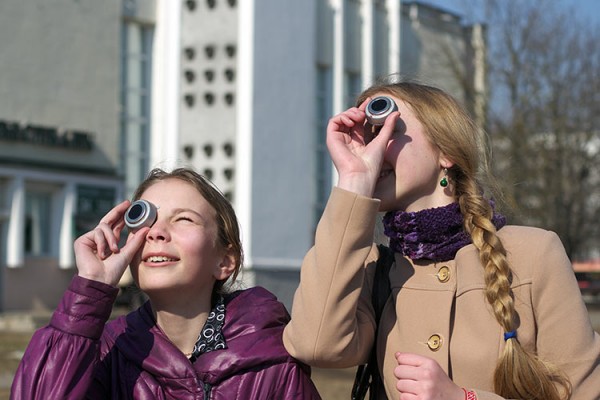 Наблюденіе частичного солнечного затмения в Витебске. Фото Сергея Серебро