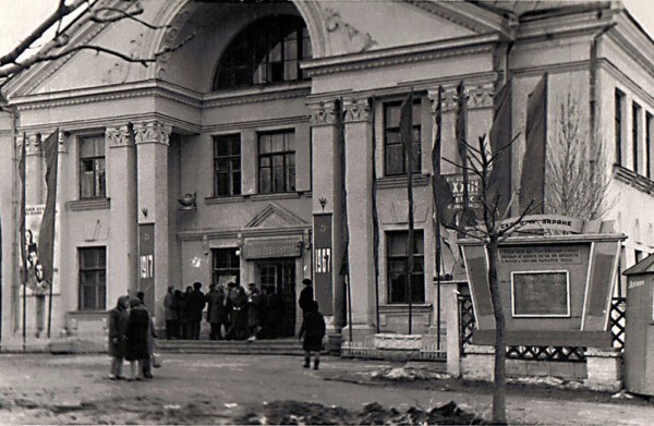 Городской дом культуры в Толочине. 1967 год. Фото M. Zorko / etoretro.ru