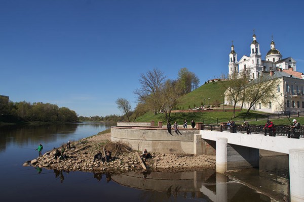 Рыбакі ў вусце Віцьбы. Фота Сержука Серабро