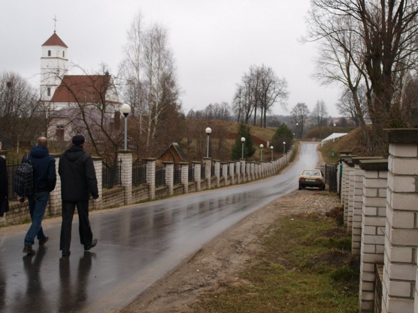 Краязнаўца Мікалай Півавар пачаў экскурсійны сезон. Фота Паўла Бокішава