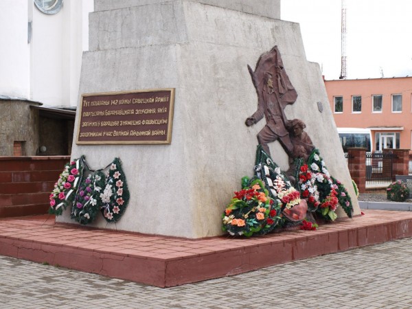 Краязнаўца Мікалай Півавар пачаў экскурсійны сезон. Фота Паўла Бокішава