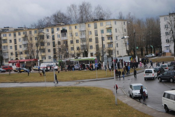 В Витебске автомобиль врезался в ограждение улицы Правды, очевидцы уверяют, что водитель умер за рулем. Фото vk.com/vitebsk_on_wheels