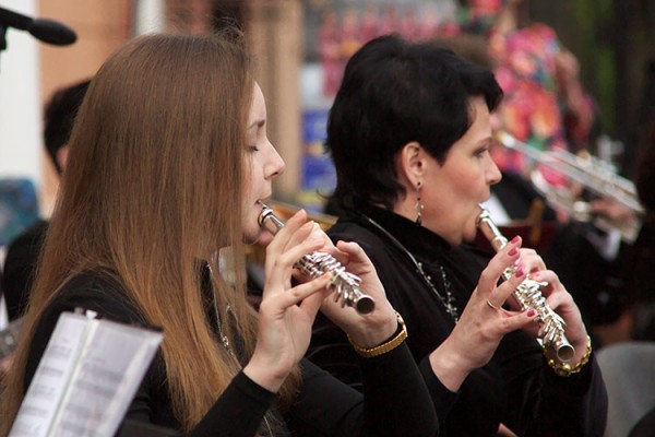 В Витебске прошел оpen air концерт симфонического оркестра областной филармонии. Фото Сергея Серебро