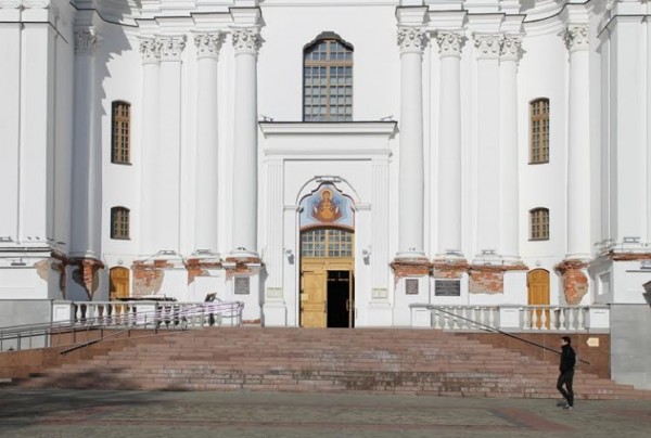 В Витебске началась подготовка к очередному ремонту Свято-Успенского собора. Фото Юрия Шепелева