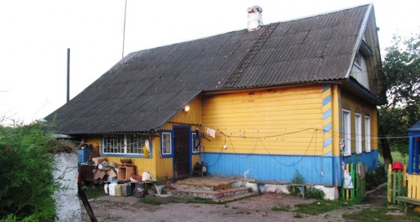 В Миорском районе егеря расстреляли прямо во дворе его дома. Фото СК