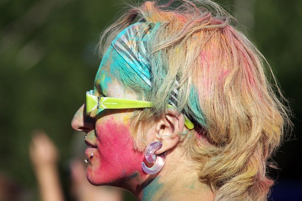 Фестиваль красок Холи в Витебске. Фото Сергея Серебро