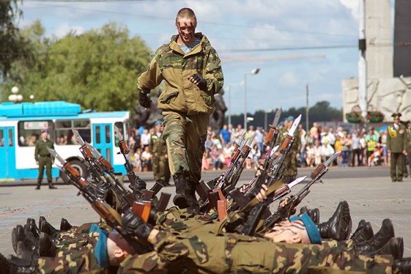 Празднование Дня десантника в Витебске. Фото Сергея Серебро