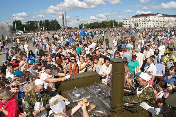Празднование Дня десантника в Витебске. Фото Сергея Серебро