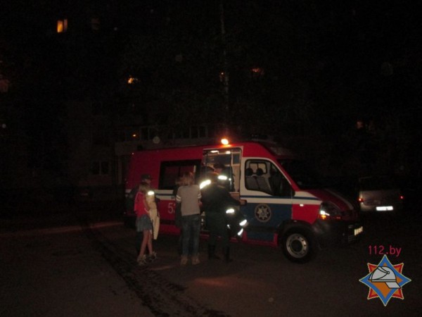 Из-за пожара квартиры в Витебске пришлось эвакуировать 7 человек. Фото МЧС