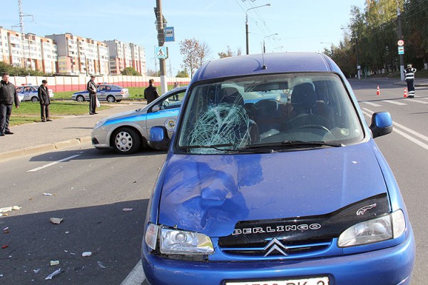 В Витебске пикап сбил двух девушек. Фото УВД Витебского облисполкома