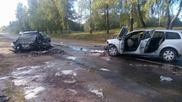 В Чашникском районе, в результате лобового столкновения двух легковушек, погибла молодая женщина. Фото uvd.vitebsk.by