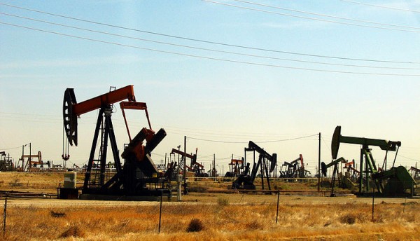 Нефтяные поля в Калифорнии. Фото CGP Grey / wikipedia.org