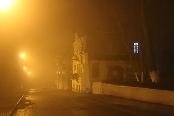 В пятницу Витебск накрыло туманами. Фото Юрия Шепелева