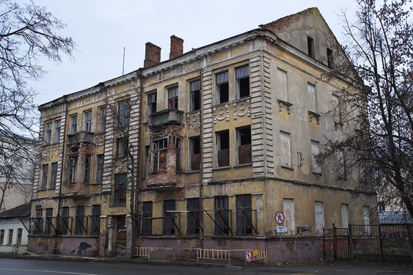 Старадаўні дом на Камсамольскай вуліцы паспрабуюць прадаць. Фота Сержука Серабро