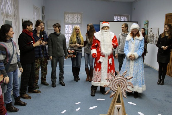 В Витебске в городской ратуше открылась снежная выставка. Фото Юрия Шепелева