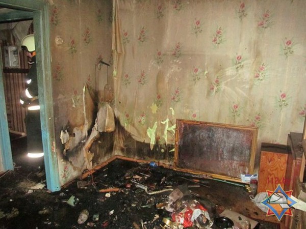 24 февраля в 5:55 в Витебске произошел пожар в многоквартирном четырехэтажном доме на улице Максима Горького. Фото МЧС