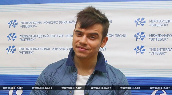 Алексей Гросс ежедневно получает несколько предложений конкурсных песен для "Славянского базара". Фото БелТА