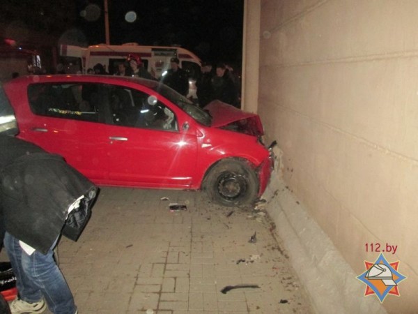 В Витебске насмерть разбилась на автомобиле девушка, не имевшая прав. Фото МЧС
