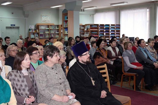 В Витебске прошел литературно-музыкальный вечер «Веры тонкая свеча». Фото Юлии Лоскутовой