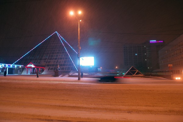 С весной в Витебск пришла метель. Фото Сергея Серебро