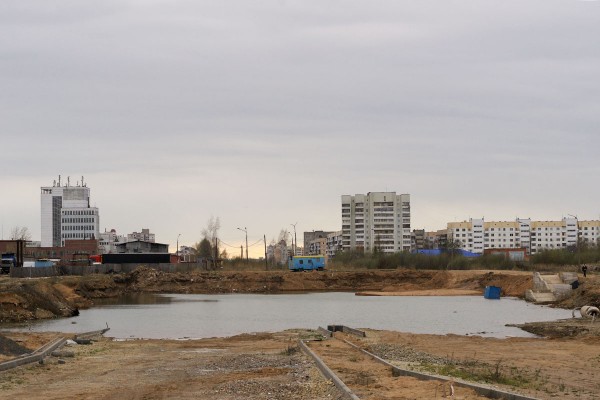 Затоплен участок строительства продолжения проспекта Строителей в Билево. Фото Сергея Серебро