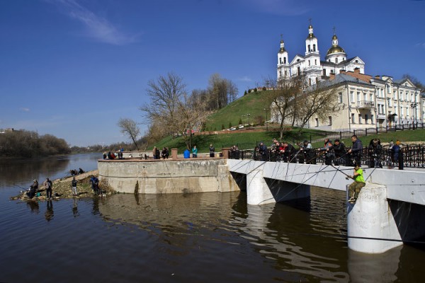 Субботняя рыбалка в Витебске. Фото Сергея Серебро