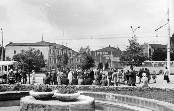 Строчки гимна БССР в центре Витебска. Фото Константина Гусакова из архива Сергея Гусакова