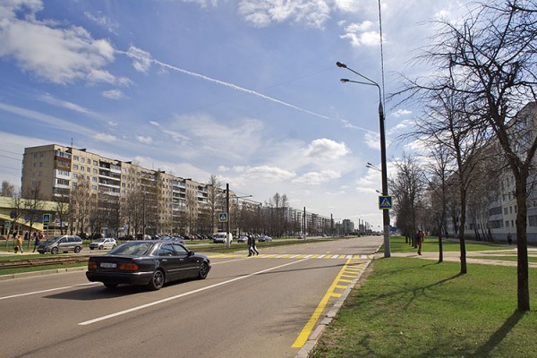 На Смоленской улице в Витебске нанесли экспериментальную дорожную разметку. Фото Сергея Серебро