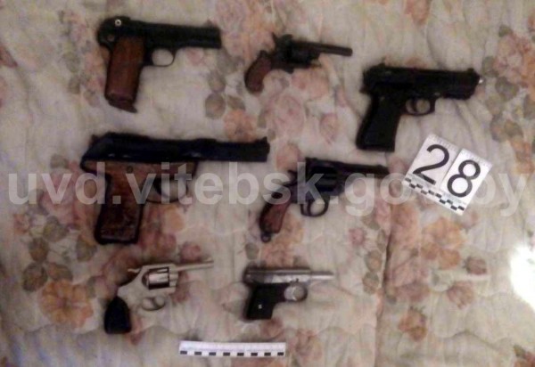 У жителя Витебска изъяли коллекцию оружия. Фото УВД Витебского облисполкома